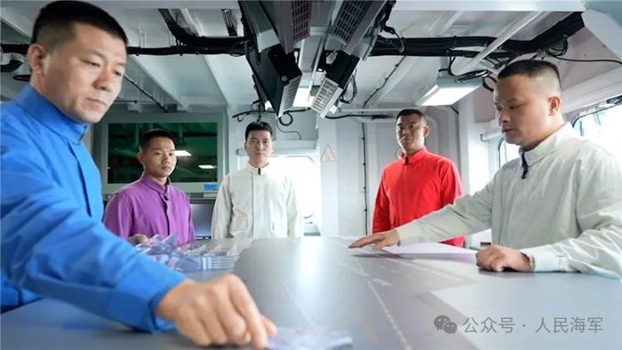 ▲模拟舰载机收放调度协同配合演练