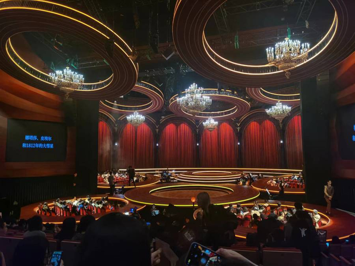 《娜塔莎、皮埃尔和1812年的大彗星》舞台别具一格 诸葛漪摄