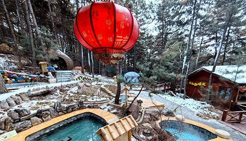     1月19日，位于隆化枫水湾的森林温泉泡池。  河北日报记者 陈宝云摄
