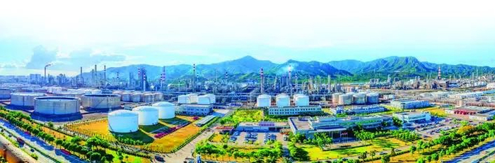 大亚湾石化区炼化一体化规模居全国前列。