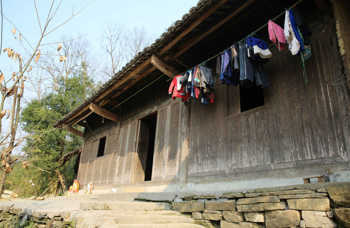 ↑十八洞村村民杨正邦家过去的外景（受访者供图，拍摄于2013年11月）。