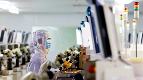 2023年，高技术产业投资比上年增长10.3％，增速比全部固定资产投资高7.3个百分点。图/中新