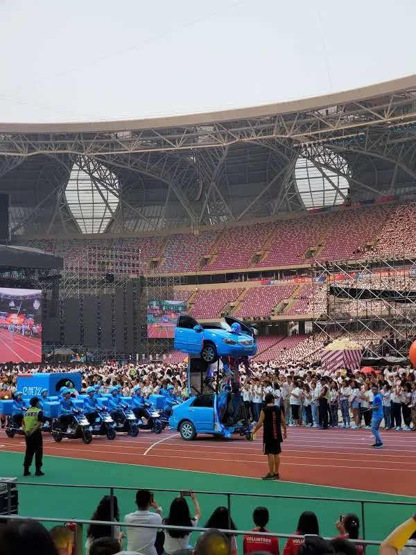 饿了么的队形引起了全场沸腾。图 / 受访者供图