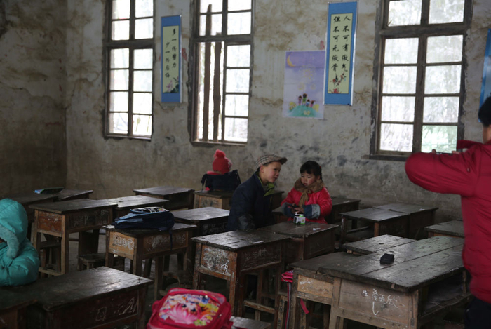 ↑过去十八洞村小学内景（受访者供图，拍摄于2013年11月）。