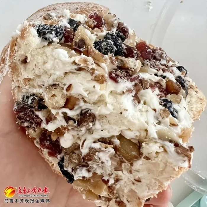 新疆奶酪包。乌鲁木齐晚报记者王煜摄