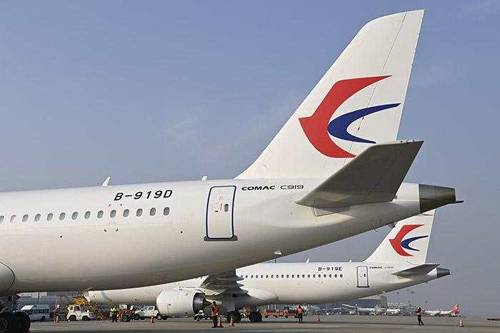 两架C919国产大飞机合影。东航供图