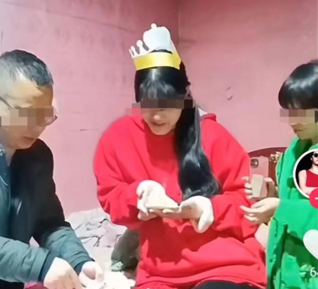 ▲网友为“微笑”庆祝生日 图据上游新闻