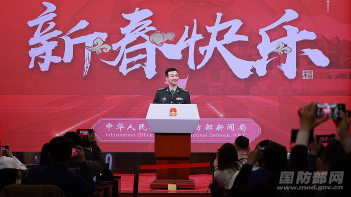 1月25日下午，国防部举行例行记者会，国防部新闻局局长、国防部新闻发言人吴谦大校答记者问。张智程 摄