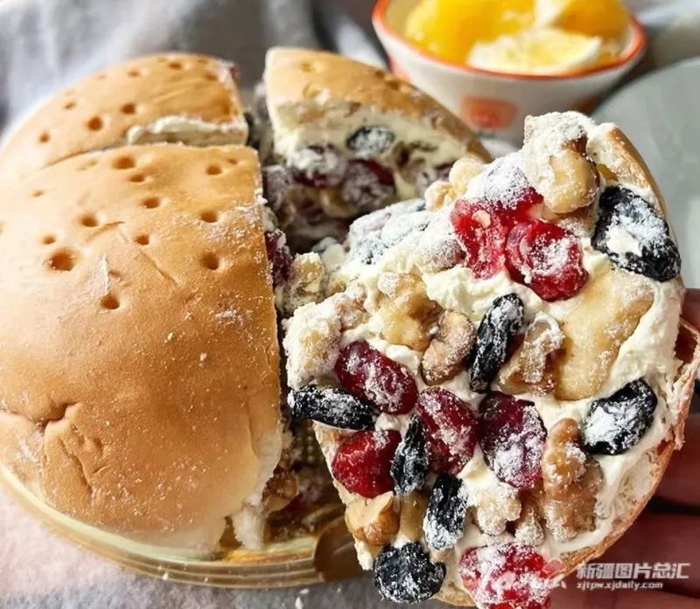 新疆奶酪包。石榴云/新疆日报记者赵悦摄