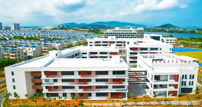 资料图：华中师范大学黎安滨海学校。