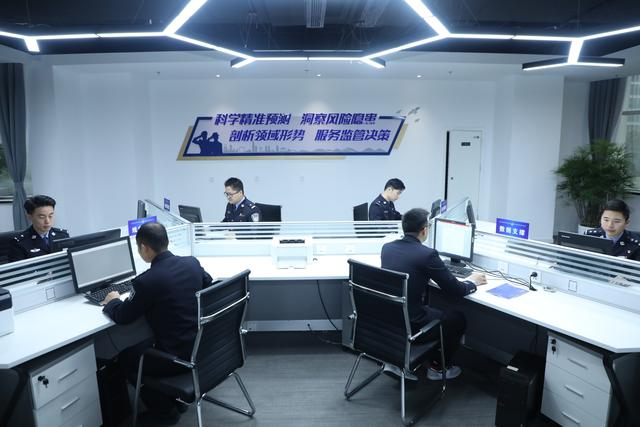 常州市公安局严打突出犯罪，维护企业合法权益。图源：常州市公安局