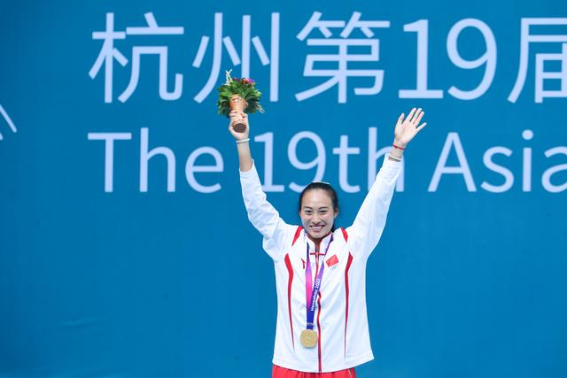 去年，郑钦文拿下杭州亚运会网球女单冠军。  图/IC PHOTO