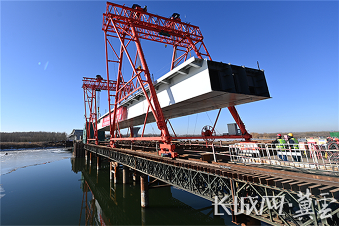 厂通路潮白河大桥建设现场。长城网·冀云客户端通讯员 刘向 摄