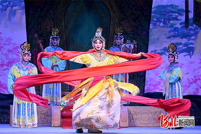 1月26日，“十台大戏贺新春”系列戏曲演出在河北省河北梆子剧院河北梆子剧场拉开帷幕，图为演出现场。 河北日报记者 张 昊摄