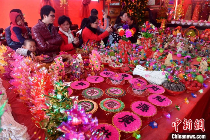 元宵“福首”筵席。中新社记者 吕明 摄