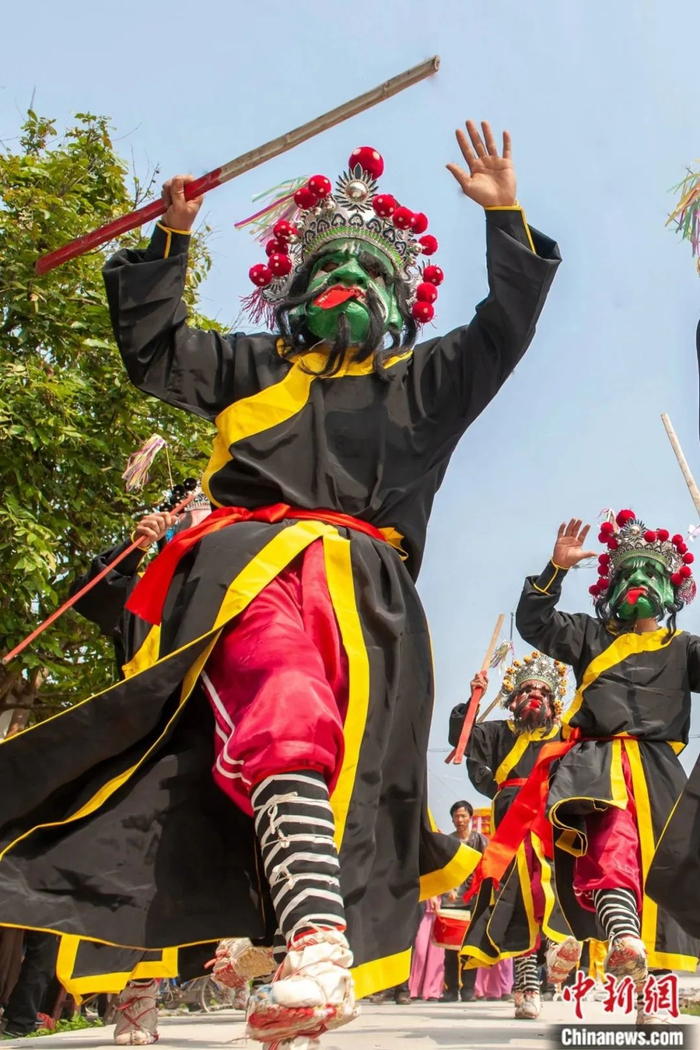 皂隶舞表演。蔡昊 摄