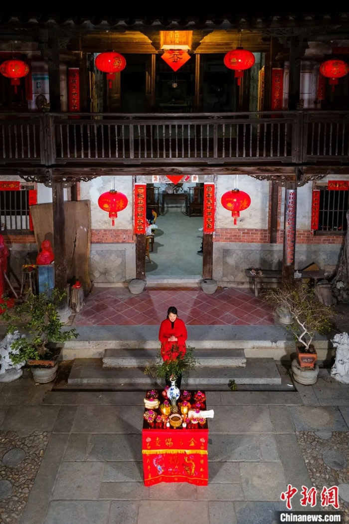 腊月廿九·辞年。马莉 摄