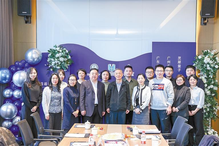     项目签约现场合影。