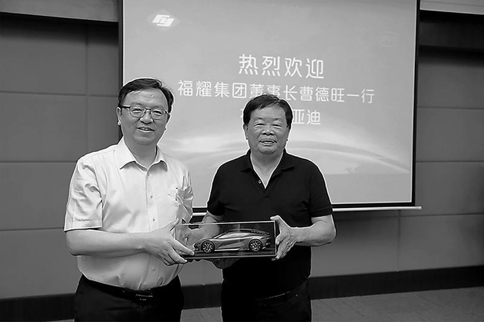 王传福、曹德旺先后大手笔投资合肥。图为二人合影（资料图片）。