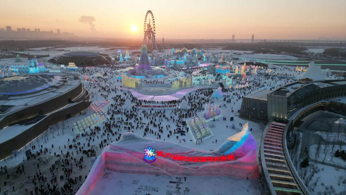 俯瞰第二十五届哈尔滨冰雪大世界。刘洋摄（中经视觉）