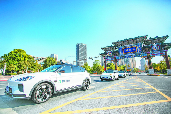     无人自动驾驶“萝卜快跑”网约车