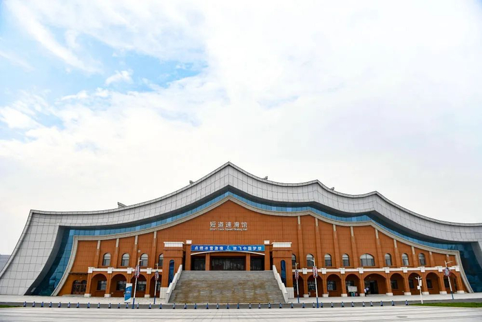 这是位于内蒙古呼伦贝尔市海拉尔区的内蒙古冰上运动训练中心短道速滑馆（2023年7月12日摄）。新华社记者 贝赫 摄