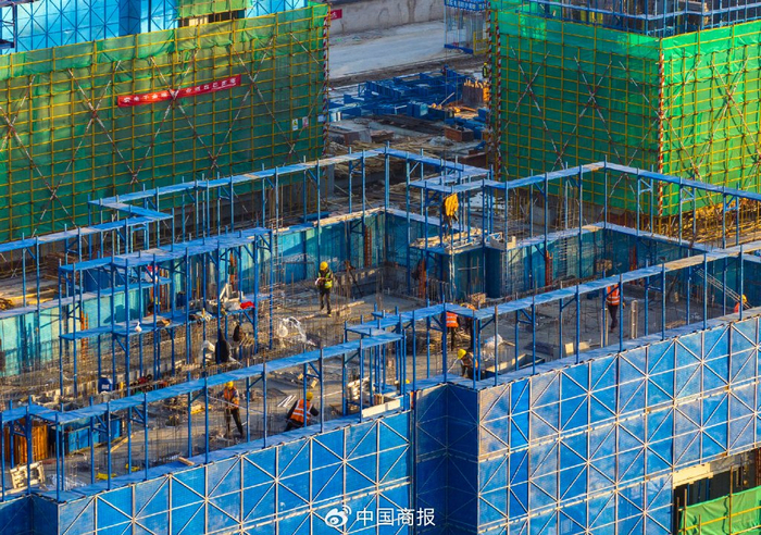 资料图为某在建房地产楼盘。（图片由CNSPHOTO提供）