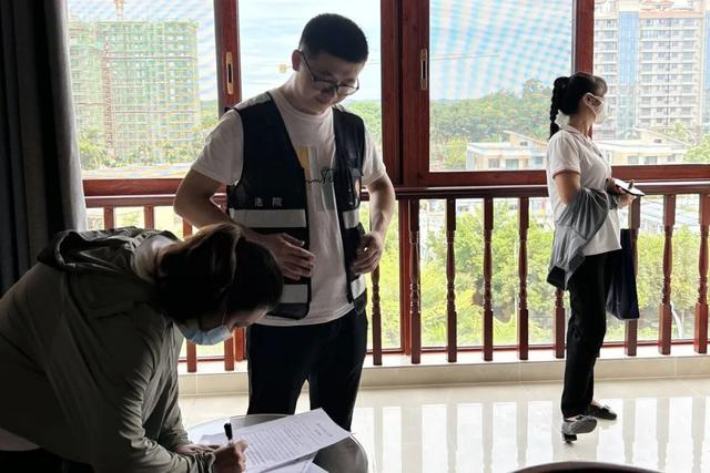 图为法院查封戴某某在海南的房屋。