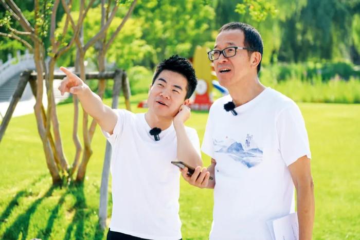 2023年6月13日，俞敏洪（右）与董宇辉。