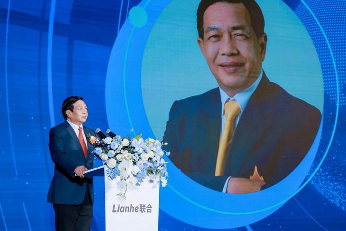 泰国阿披实政府副手阿隆功·蓬拉坡先生致辞
