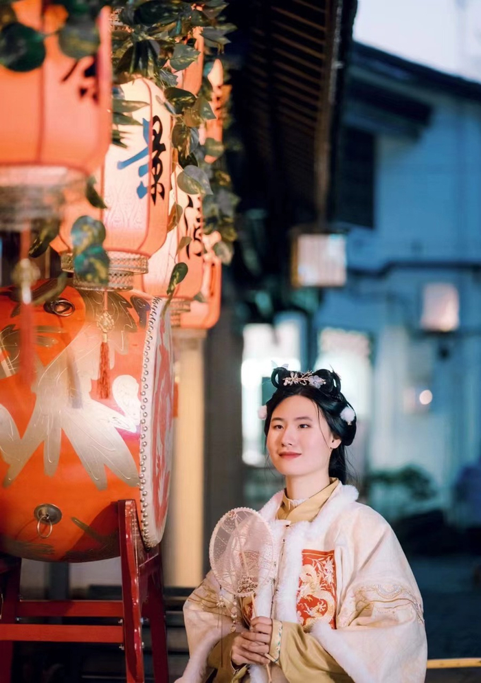 徐罗缘身着汉服照。 受访者供图