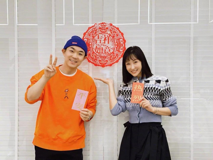 陈祉希履新后，大鹏恭喜并配图。来源：微博