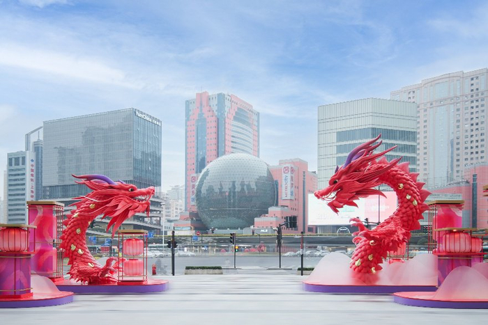 新景美陈“龙”意浓。市商务委供图