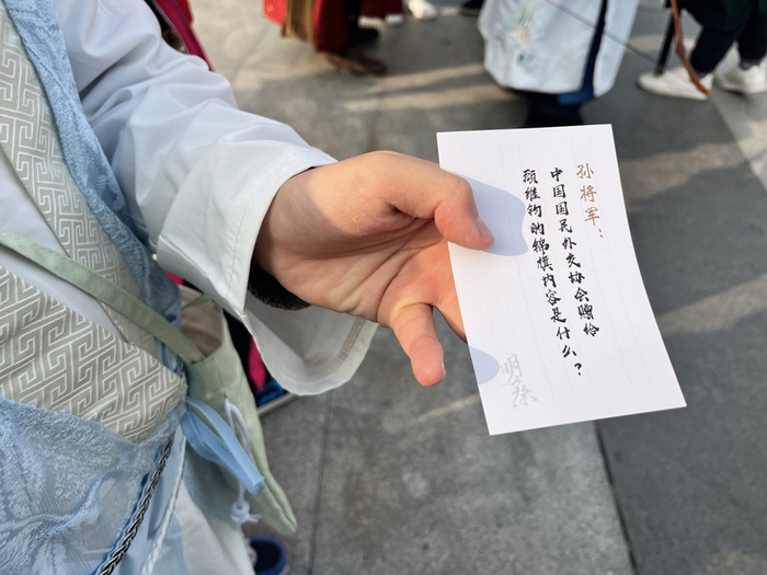 团队为玩家设计的小问题。 吴越摄