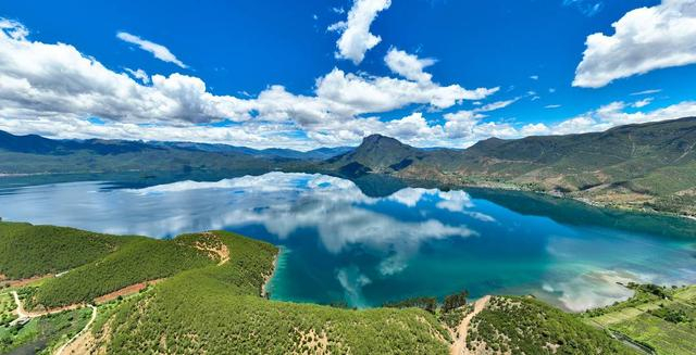 凉山境内的泸沽湖美景 王晓媛摄