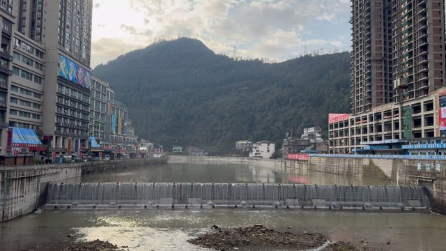 南江县宏帆广场蓄水坝，闸门关闭正常蓄水。