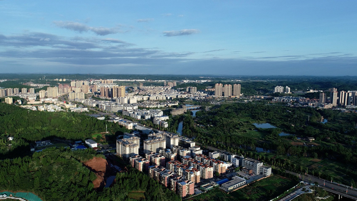 遂宁安居区城市风貌。