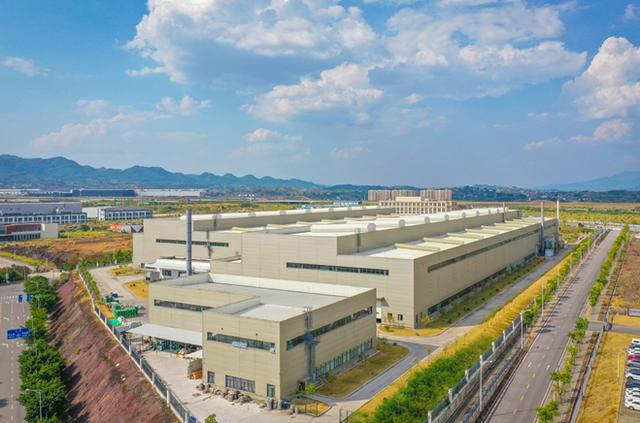 金世利航材外景。蓝天/摄