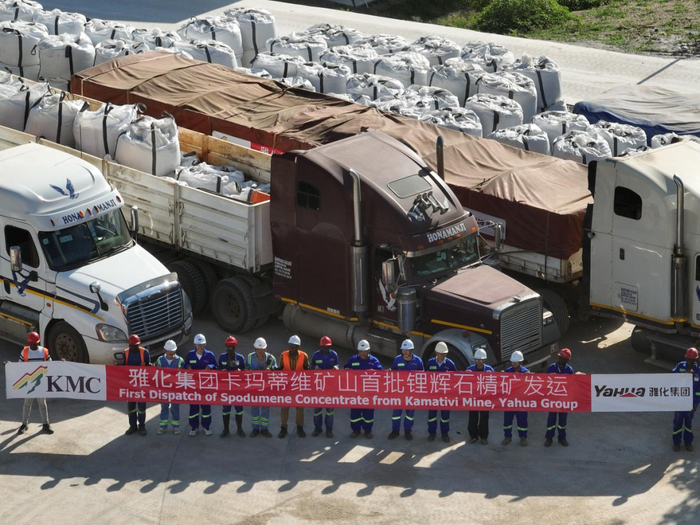     （雅化集团卡玛蒂维矿山首批锂辉石精矿发运 公司供图）
