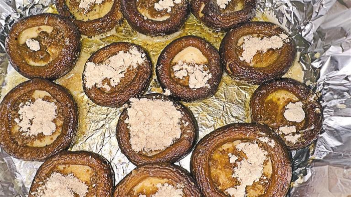         藏式烤香菇。    本报记者 格桑伦珠 摄