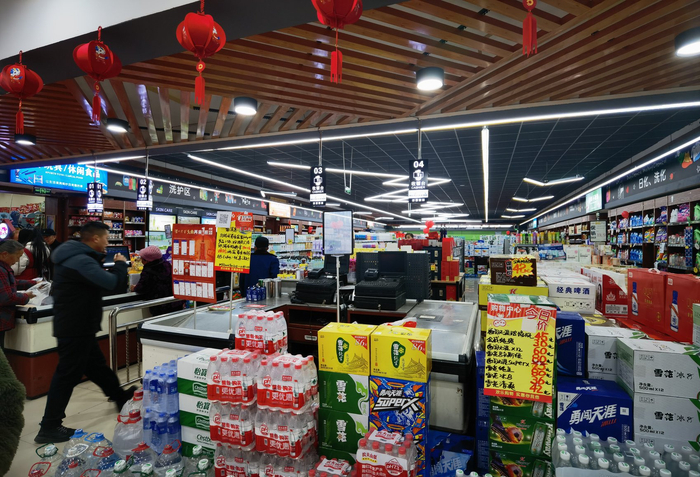 改造后的惠佳超市，面目一新。