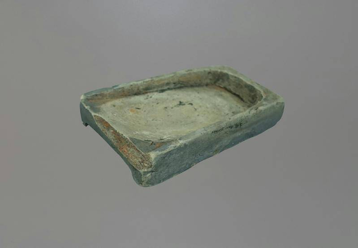 △四号建筑F1出土陶砚