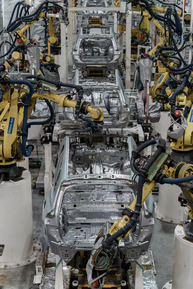 赛力斯汽车智慧工厂总装车间.赛力斯汽车供图