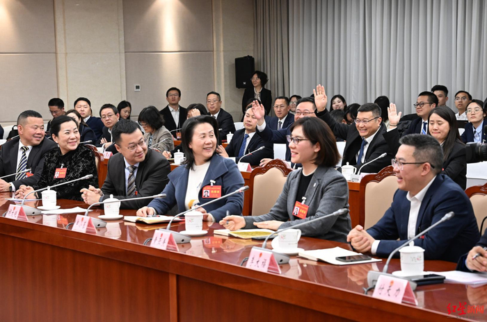 ▲成都市第十八届人民代表大会第二次会议“代表·局长面对面”咨询交流会现场