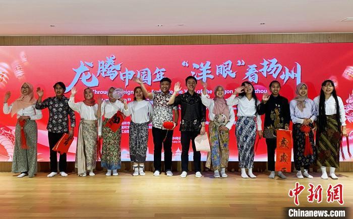 “Z世代”国际青年学生们表示，“他们要向世界分享在扬州的沉浸式体验，把扬州故事讲给世界听。”崔佳明摄