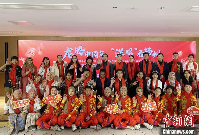 2月2日，江苏扬州启动“Z世代”国际青年学生春节研学活动。崔佳明摄