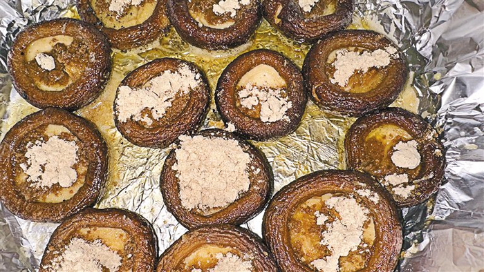 藏式烤香菇。　记者　格桑伦珠　摄