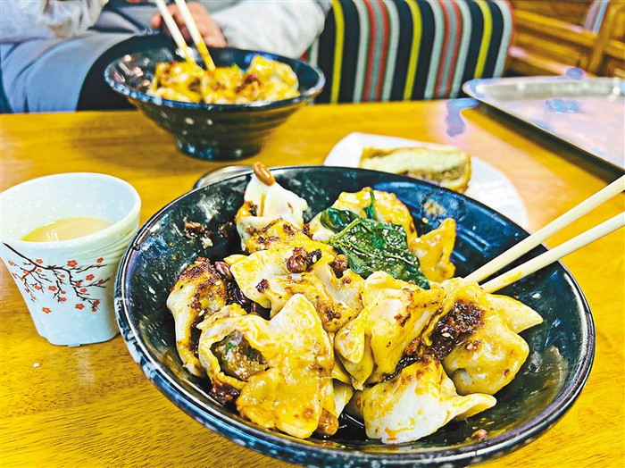 藏式饺子。记者　央金　摄