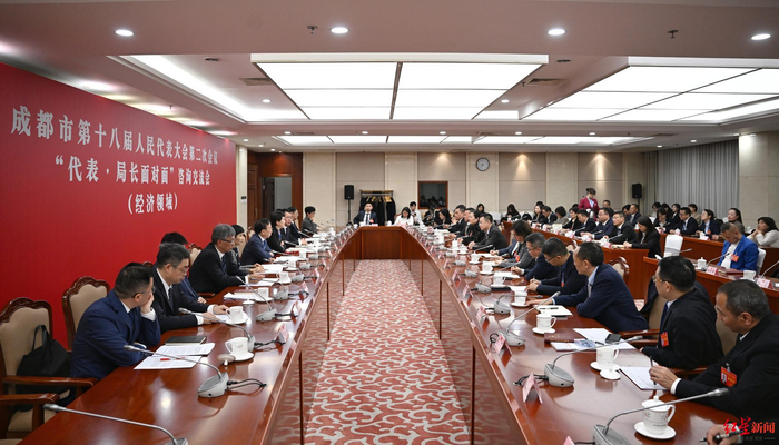 ▲成都市第十八届人民代表大会第二次会议“代表·局长面对面”咨询交流会现场