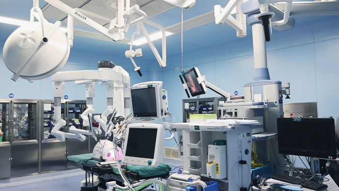 ▲2022年4月，荆门地区首台达芬奇机器人落户荆门市中心医院